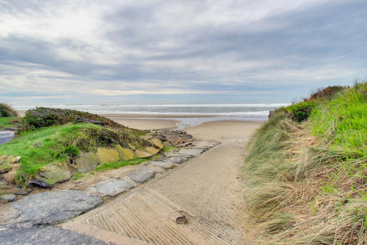 The Money Pit Beach House Villa Lincoln City Exterior photo